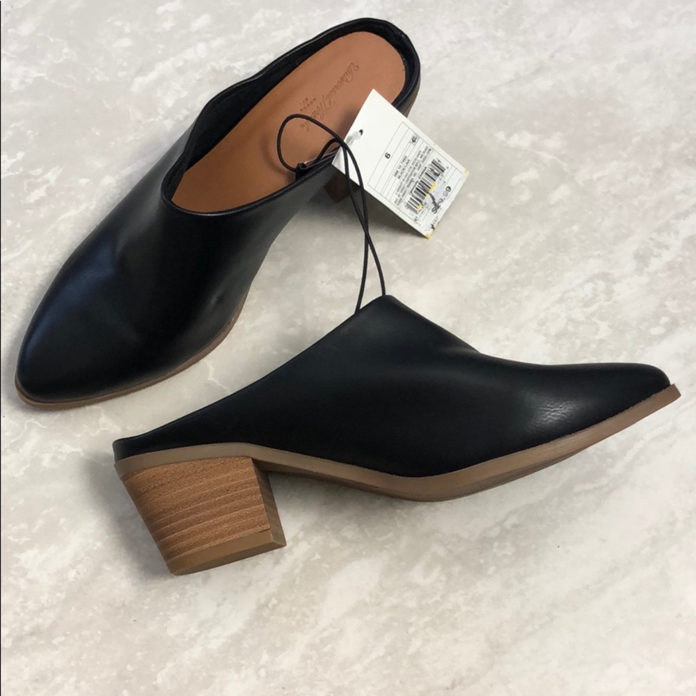 NWT Laia Heeled Mule Black Universal Thread